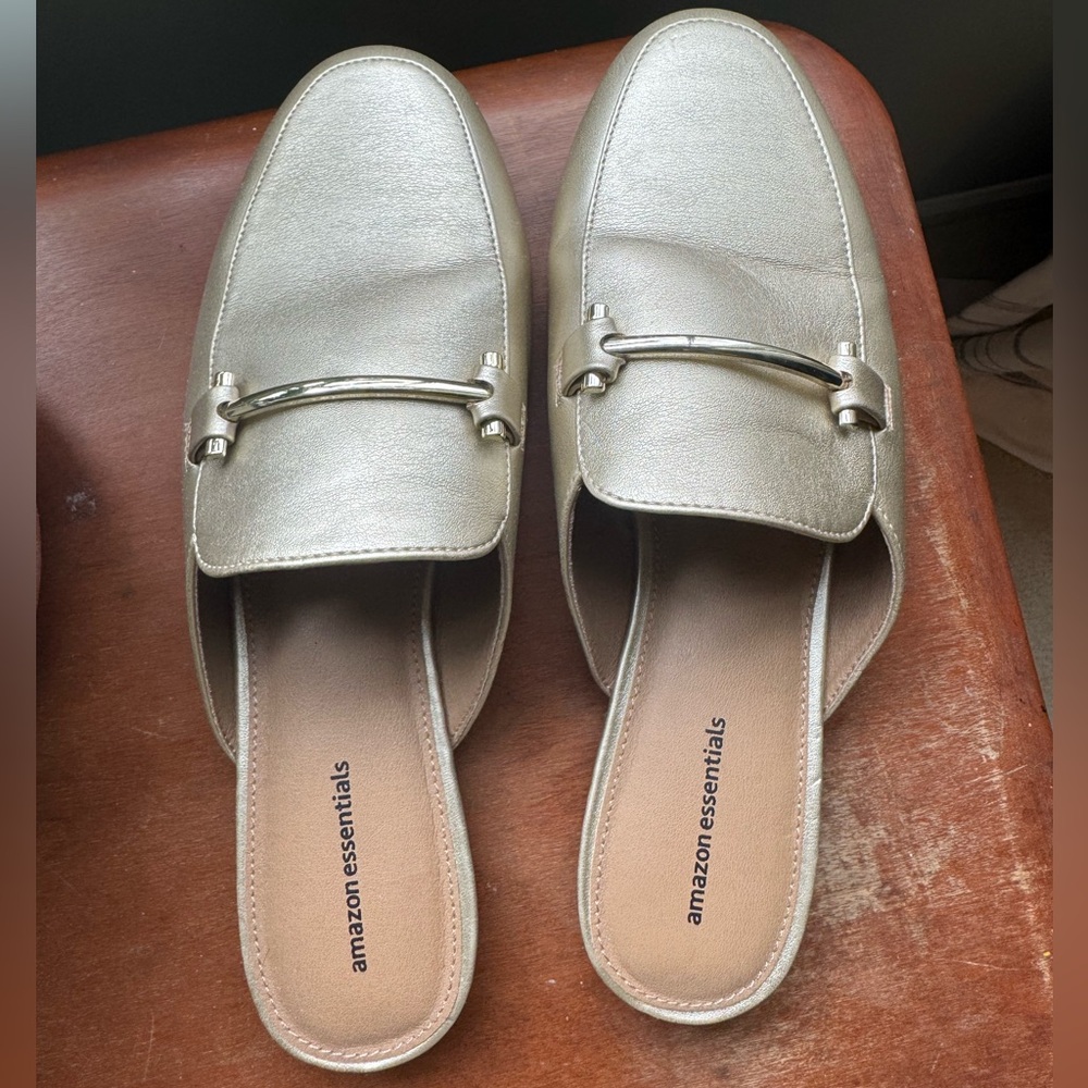 Metallic Gold Horsebit Mules Neutral 9 Women’s NWOT - Picture 2 of 5